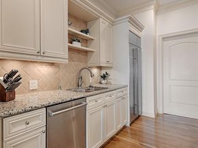 2828  Hood Street  1008, Dallas Texas 75219