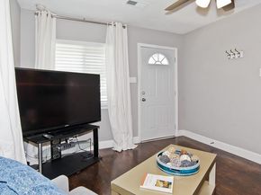 1810  Shaw Street , Dallas Texas 75212