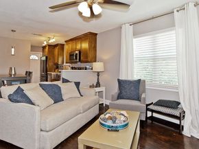 1810  Shaw Street , Dallas Texas 75212