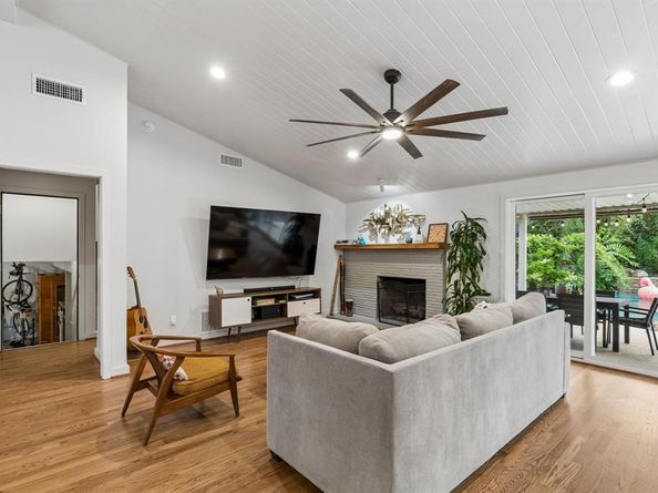 707  Bondstone Drive , Dallas Texas 75218