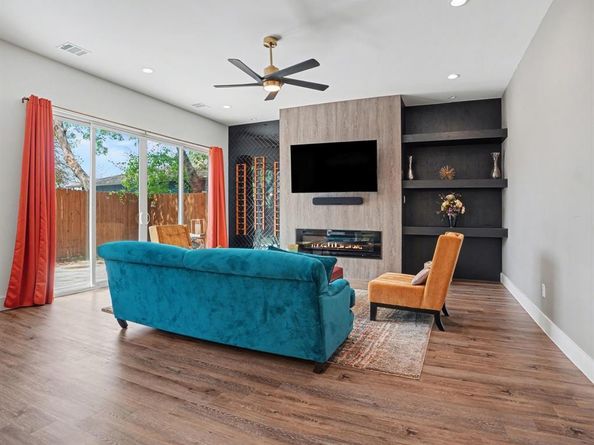 324 S Main Street , Cedar Hill Texas 75104