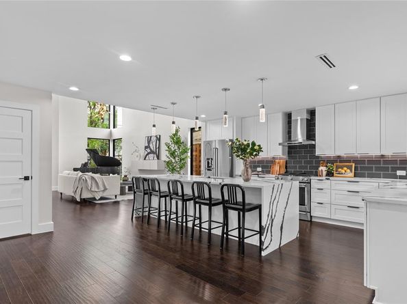 3321  Coronet Boulevard , Dallas Texas 75212