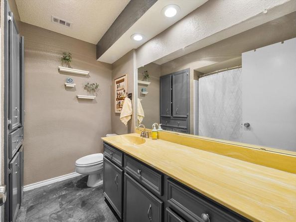 3502  Winnetka Street , Garland Texas 75043