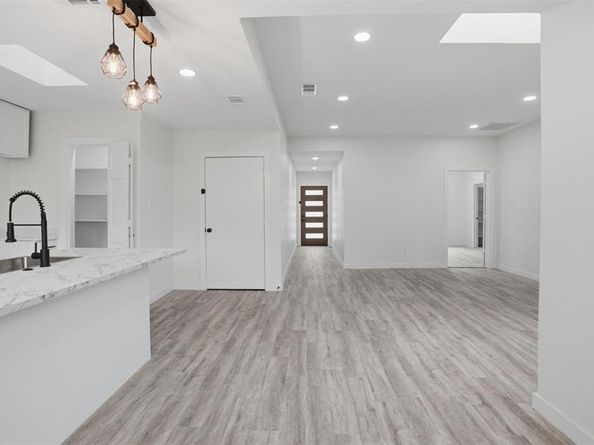 518  Royal Avenue , Grand Prairie Texas 75051