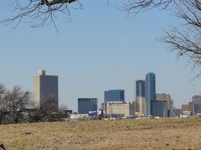 1200 E Maddox Avenue , Fort Worth Texas 76104