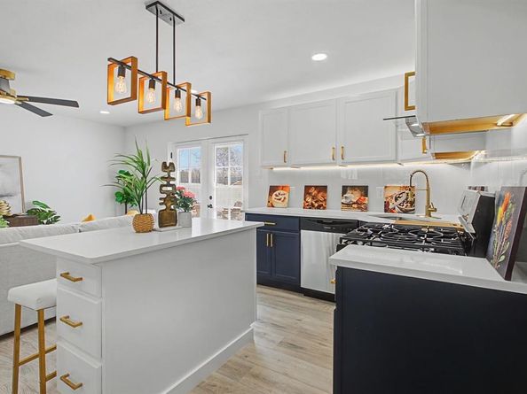 806  Laguna Drive , Garland Texas 75043