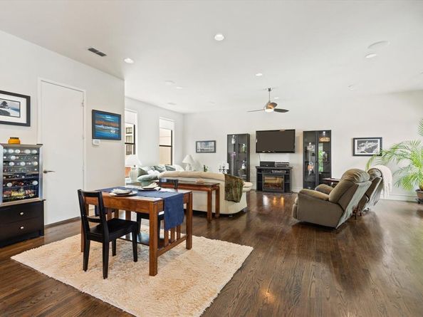 2123  Albany Street , Dallas Texas 75201