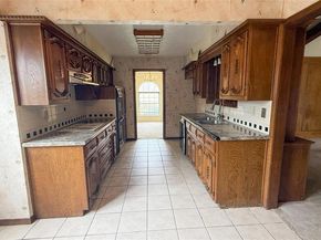 1004  Rosewood Drive , DeSoto Texas 75115