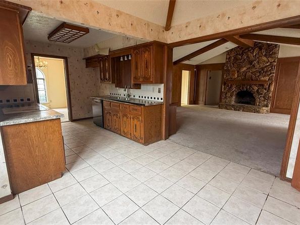 1004  Rosewood Drive , DeSoto Texas 75115