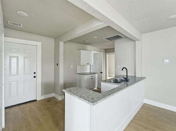 1511  Southerland Avenue , Dallas Texas 75203