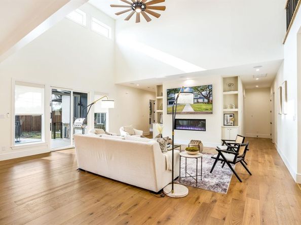 12007  Quincy Lane , Dallas Texas 75230