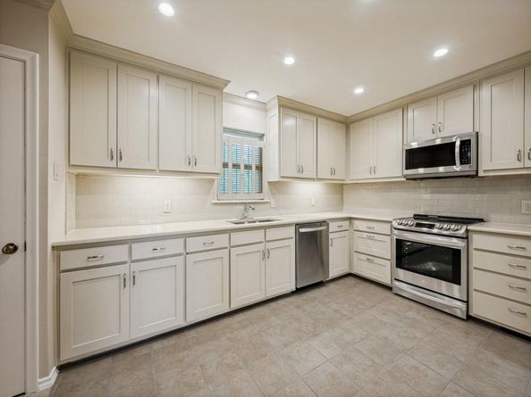 6224  Berryhill Street , Dallas Texas 75231