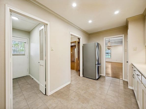 6224  Berryhill Street , Dallas Texas 75231
