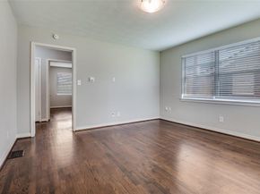 1315  Kings Highway , Dallas Texas 75208