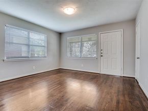 1315  Kings Highway , Dallas Texas 75208