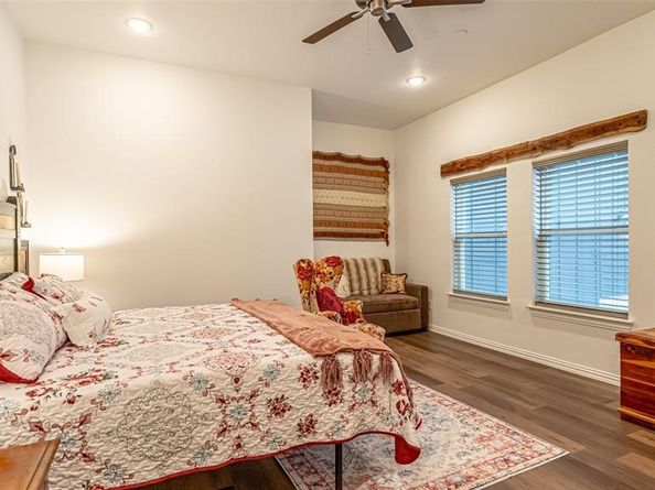 1219  Beaconsfield Lane  905, Arlington Texas 76011