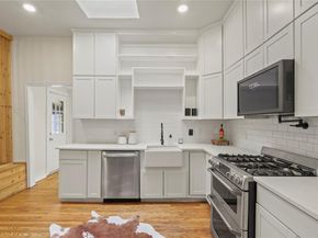 836 W 8th Street , Dallas Texas 75208