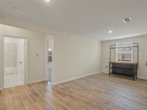 836 W 8th Street , Dallas Texas 75208