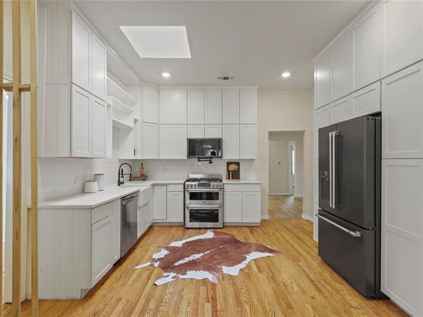 836 W 8th Street , Dallas Texas 75208