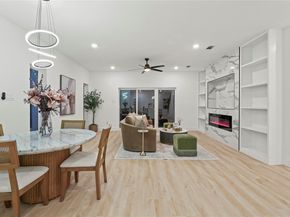 923  Walkway Street , Dallas Texas 75212