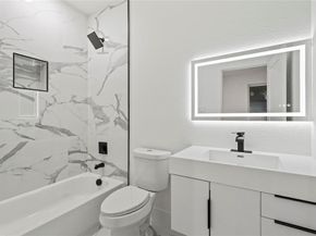 923  Walkway Street , Dallas Texas 75212