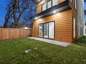 923  Walkway Street , Dallas Texas 75212