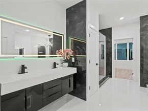 923  Walkway Street , Dallas Texas 75212