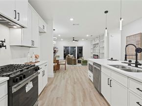 923  Walkway Street , Dallas Texas 75212