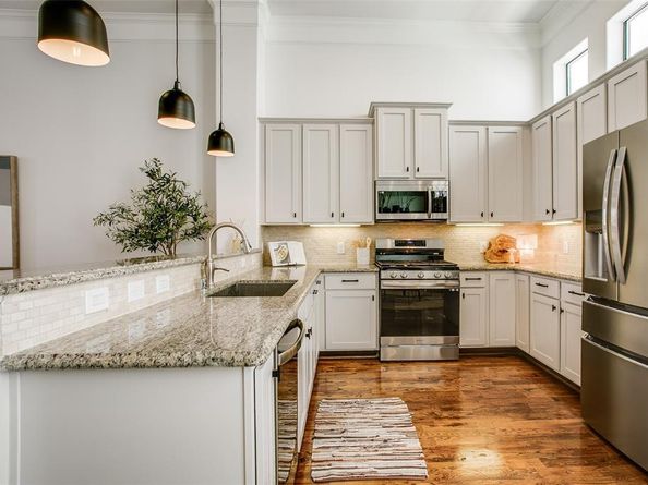 2123  Diversey Street , Dallas Texas 75201