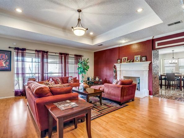 2001  Diamond Oaks Drive , Garland Texas 75044