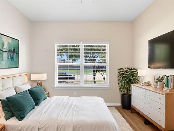 909  Hannah Way , Dallas Texas 75253