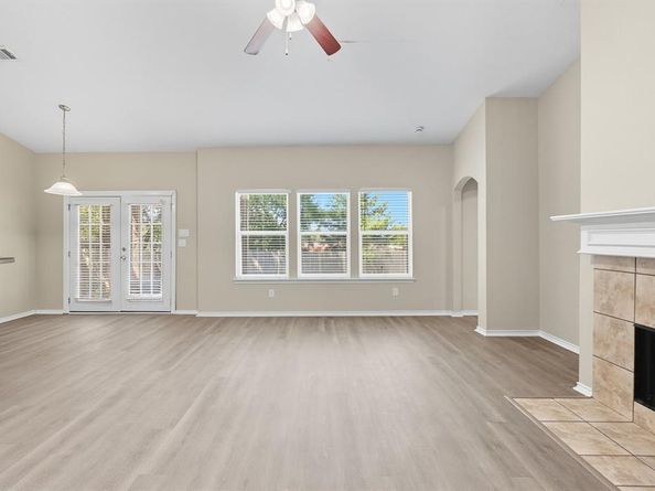 909  Hannah Way , Dallas Texas 75253