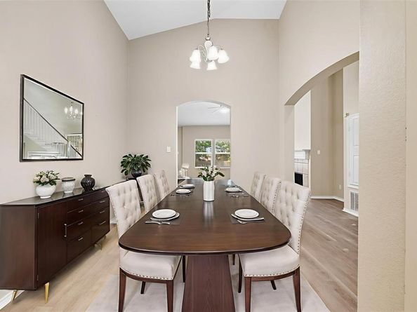 909  Hannah Way , Dallas Texas 75253