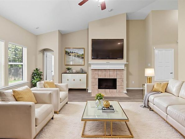 909  Hannah Way , Dallas Texas 75253