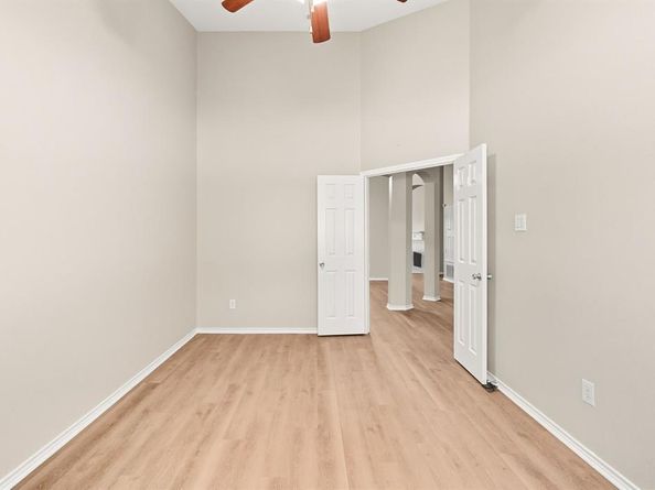 909  Hannah Way , Dallas Texas 75253