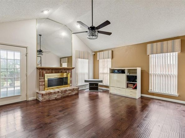 1611  Caplin Drive , Arlington Texas 76018