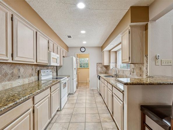 1611  Caplin Drive , Arlington Texas 76018