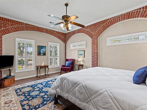 1009  Oak Ridge Court , Kennedale Texas 76060