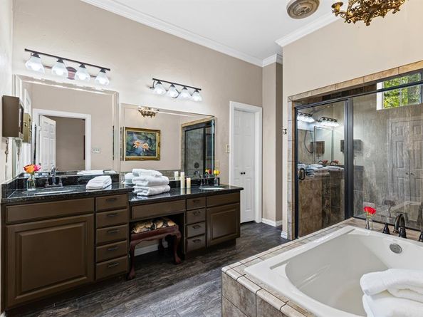 1009  Oak Ridge Court , Kennedale Texas 76060