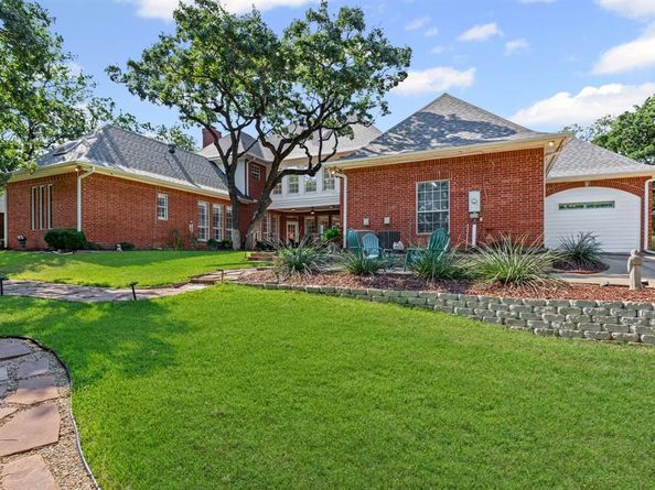 1009  Oak Ridge Court , Kennedale Texas 76060