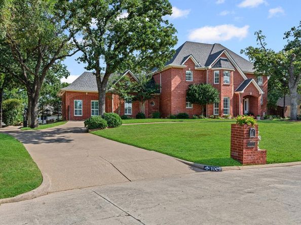 1009  Oak Ridge Court , Kennedale Texas 76060