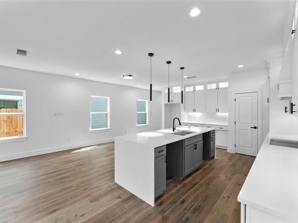 2023  Life Avenue , Dallas Texas 75212