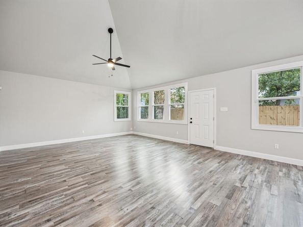 1220 E Leuda Street , Fort Worth Texas 76104