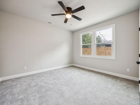 1220 E Leuda Street , Fort Worth Texas 76104