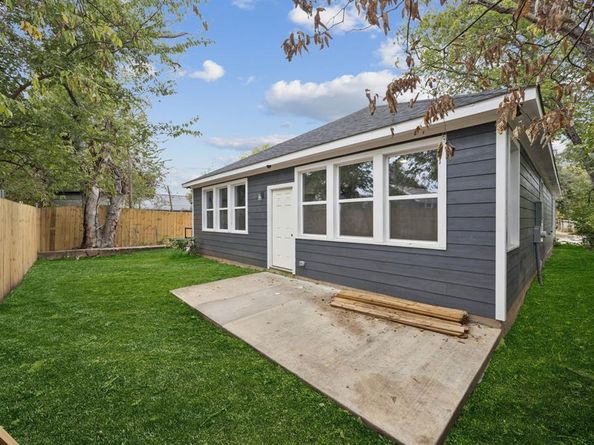1220 E Leuda Street , Fort Worth Texas 76104