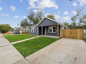 1220 E Leuda Street , Fort Worth Texas 76104