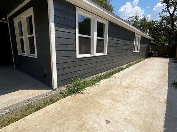 1220 E Leuda Street , Fort Worth Texas 76104