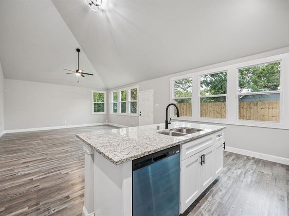 1220 E Leuda Street , Fort Worth Texas 76104