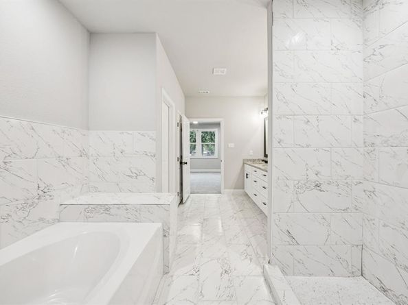 1220 E Leuda Street , Fort Worth Texas 76104