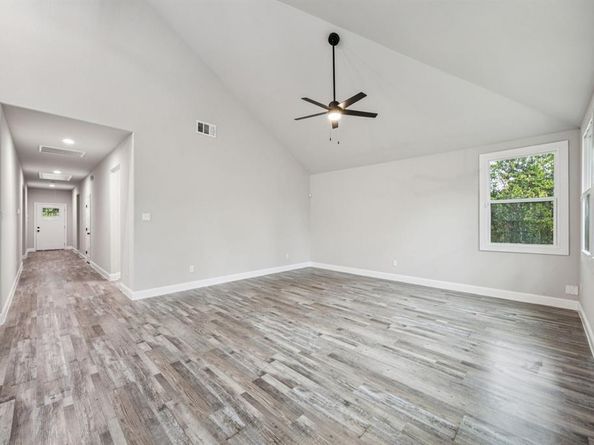 1220 E Leuda Street , Fort Worth Texas 76104